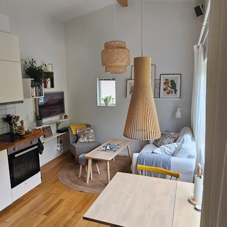 Tiny Grey House With Loft, 15 Min From City Center Gothenburg Ngoại thất bức ảnh
