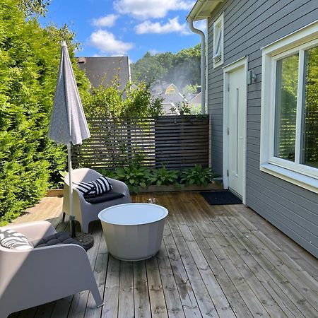 Tiny Grey House With Loft, 15 Min From City Center Gothenburg Ngoại thất bức ảnh